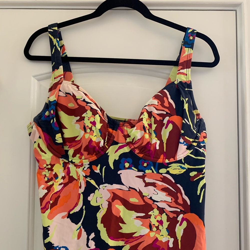 Title Nine Bodacious Tankini 38C